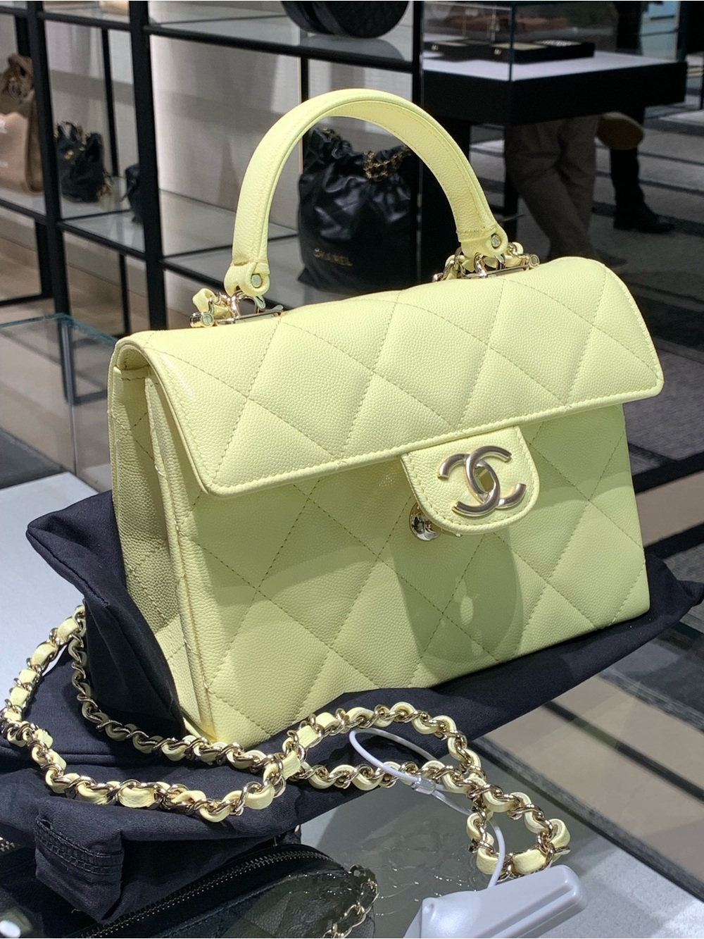 Absolutely stunning rare / collectible lemon 🍋  authentic leather Chanel purse.